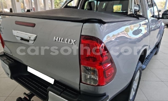 Sayi Na hannu Toyota Hilux Silver Mota in Maseru a Maseru Sayi Na hannu Toyota Hilux Silver Mota in Maseru a Maseru
