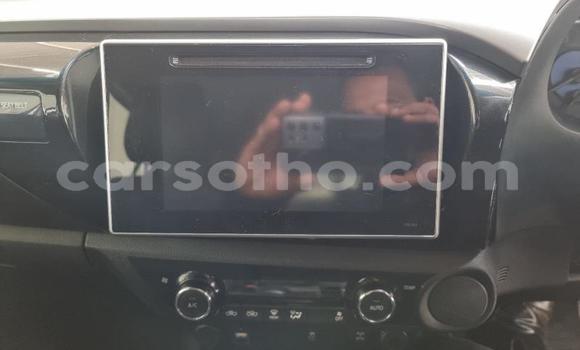 Sayi Na hannu Toyota Hilux Silver Mota in Maseru a Maseru Sayi Na hannu Toyota Hilux Silver Mota in Maseru a Maseru