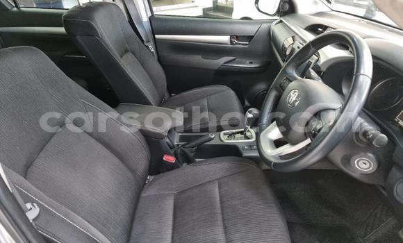 Sayi Na hannu Toyota Hilux Silver Mota in Maseru a Maseru Sayi Na hannu Toyota Hilux Silver Mota in Maseru a Maseru