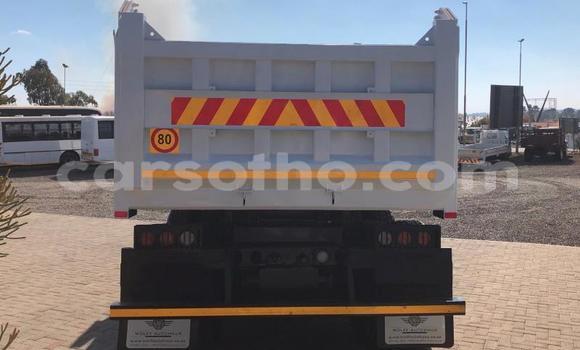 اشتري مستعمل Nissan UD White شاحنة في Maseru في Maseru اشتري مستعمل Nissan UD White شاحنة في Maseru في Maseru