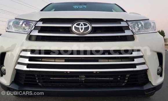 Buy Import Toyota Highlander White Car in Import - Dubai in Maseru Buy Import Toyota Highlander White Car in Import - Dubai in Maseru