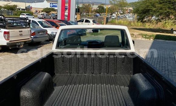 Acheter Occasion Voiture Nissan Hardbody Blanc à Maseru, Maseru Acheter Occasion Voiture Nissan Hardbody Blanc à Maseru, Maseru