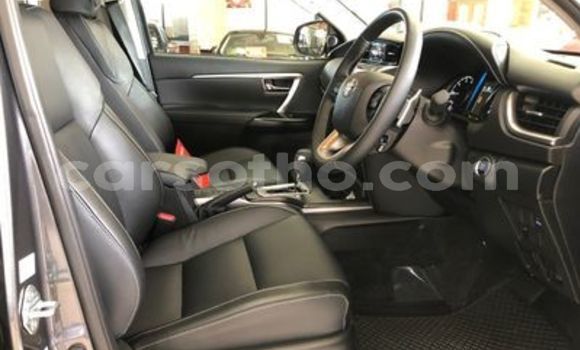 Acheter Occasion Voiture Toyota Fortuner Gris à Maseru, Maseru Acheter Occasion Voiture Toyota Fortuner Gris à Maseru, Maseru