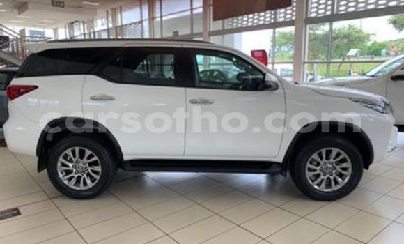 Buy Used Toyota Fortuner White Car in Maseru in Maseru Buy Used Toyota Fortuner White Car in Maseru in Maseru