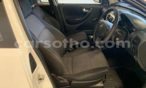Sayi Na hannu Opel Corsa White Mota in Maseru a Maseru Sayi Na hannu Opel Corsa White Mota in Maseru a Maseru