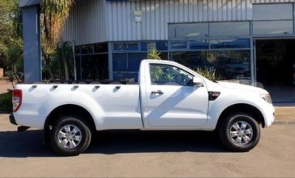 Sayi Na hannu Ford Ranger White Mota in Maseru a Maseru Sayi Na hannu Ford Ranger White Mota in Maseru a Maseru