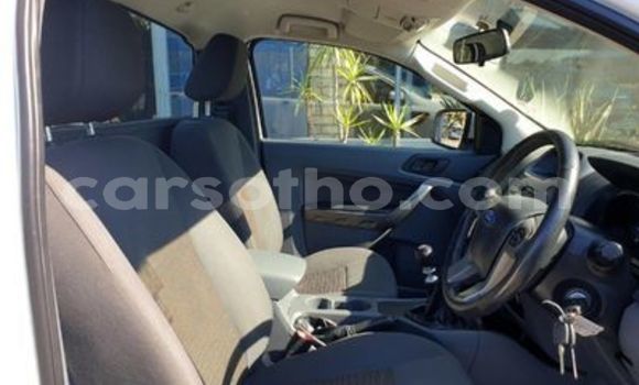 Sayi Na hannu Ford Ranger White Mota in Maseru a Maseru Sayi Na hannu Ford Ranger White Mota in Maseru a Maseru