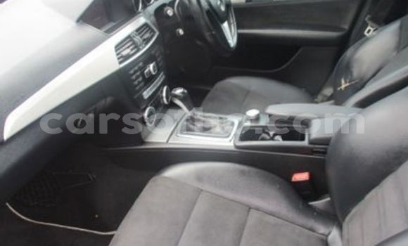 Acheter Occasion Voiture Mercedes-Benz C-klasse Gris à Maseru, Maseru Acheter Occasion Voiture Mercedes-Benz C-klasse Gris à Maseru, Maseru