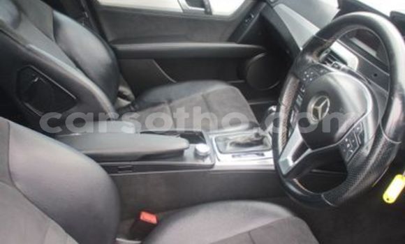 Acheter Occasion Voiture Mercedes-Benz C-klasse Gris à Maseru, Maseru Acheter Occasion Voiture Mercedes-Benz C-klasse Gris à Maseru, Maseru