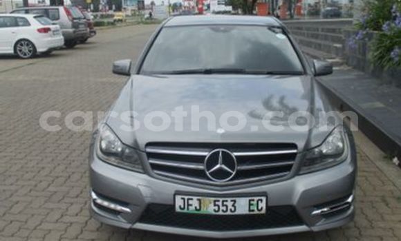 Acheter Occasion Voiture Mercedes-Benz C-klasse Gris à Maseru, Maseru Acheter Occasion Voiture Mercedes-Benz C-klasse Gris à Maseru, Maseru