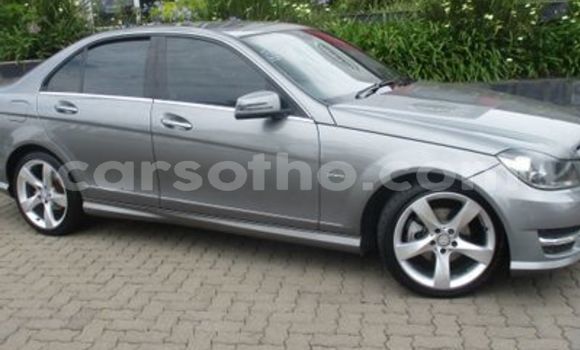 Acheter Occasion Voiture Mercedes-Benz C-klasse Gris à Maseru, Maseru Acheter Occasion Voiture Mercedes-Benz C-klasse Gris à Maseru, Maseru