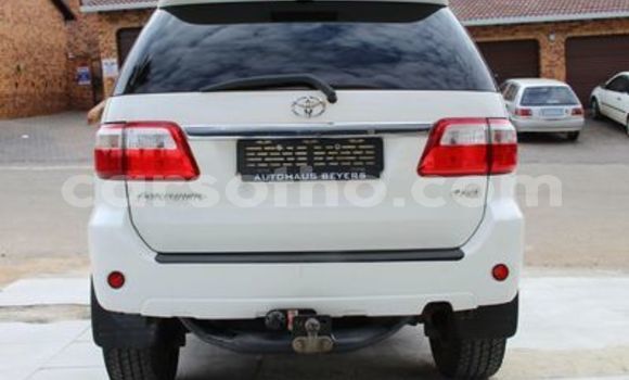 Acheter Occasion Voiture Toyota Fortuner Blanc à Maseru, Maseru Acheter Occasion Voiture Toyota Fortuner Blanc à Maseru, Maseru