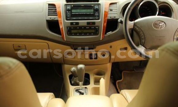 Acheter Occasion Voiture Toyota Fortuner Blanc à Maseru, Maseru Acheter Occasion Voiture Toyota Fortuner Blanc à Maseru, Maseru