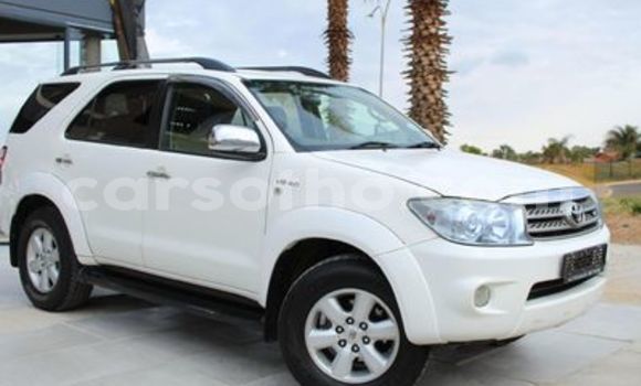 Acheter Occasion Voiture Toyota Fortuner Blanc à Maseru, Maseru Acheter Occasion Voiture Toyota Fortuner Blanc à Maseru, Maseru