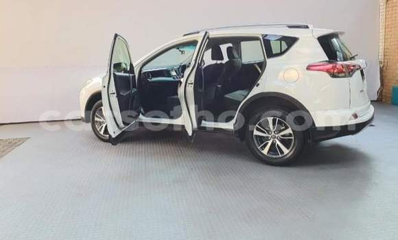 Sayi Na hannu Toyota RAV4 White Mota in Butha Buthe a Butha-Buthe Sayi Na hannu Toyota RAV4 White Mota in Butha Buthe a Butha-Buthe