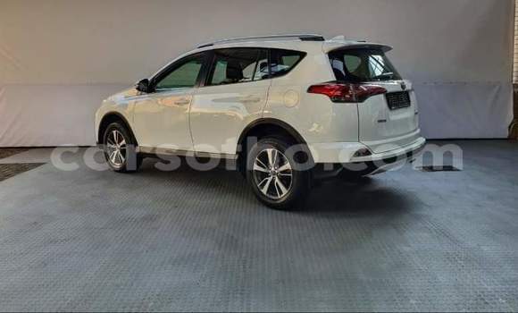 Sayi Na hannu Toyota RAV4 White Mota in Butha Buthe a Butha-Buthe Sayi Na hannu Toyota RAV4 White Mota in Butha Buthe a Butha-Buthe