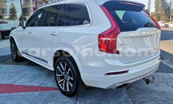 Sayi Na hannu Volvo XC90 White Mota in Thaba–Tseka a Mafeteng Sayi Na hannu Volvo XC90 White Mota in Thaba–Tseka a Mafeteng