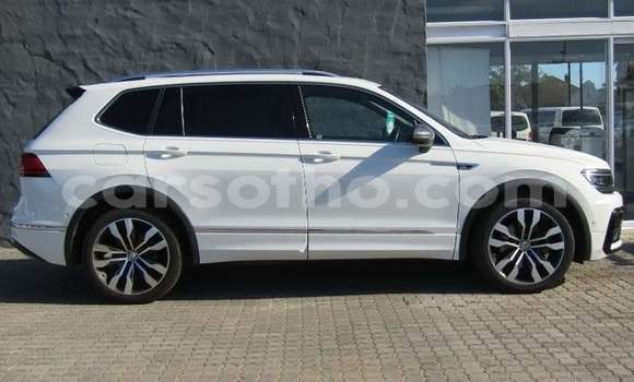 Sayi Na hannu Volkswagen Tiguan White Mota in Maseru a Maseru Sayi Na hannu Volkswagen Tiguan White Mota in Maseru a Maseru