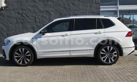 Sayi Na hannu Volkswagen Tiguan White Mota in Maseru a Maseru Sayi Na hannu Volkswagen Tiguan White Mota in Maseru a Maseru