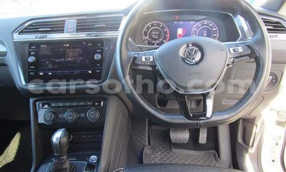 Sayi Na hannu Volkswagen Tiguan White Mota in Maseru a Maseru Sayi Na hannu Volkswagen Tiguan White Mota in Maseru a Maseru