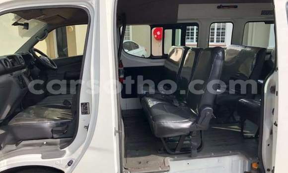 اشتري مستعمل Nissan NV350 Caravan White سيارة في Roma في Maseru اشتري مستعمل Nissan NV350 Caravan White سيارة في Roma في Maseru
