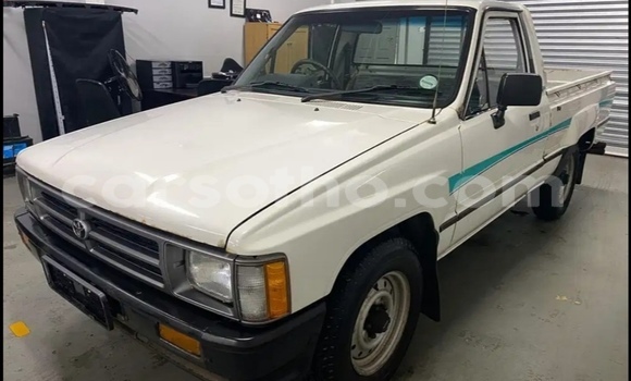 Sayi Na hannu Toyota Hilux White Mota in Maseru a Maseru Sayi Na hannu Toyota Hilux White Mota in Maseru a Maseru