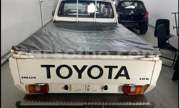 Sayi Na hannu Toyota Hilux White Mota in Maseru a Maseru Sayi Na hannu Toyota Hilux White Mota in Maseru a Maseru