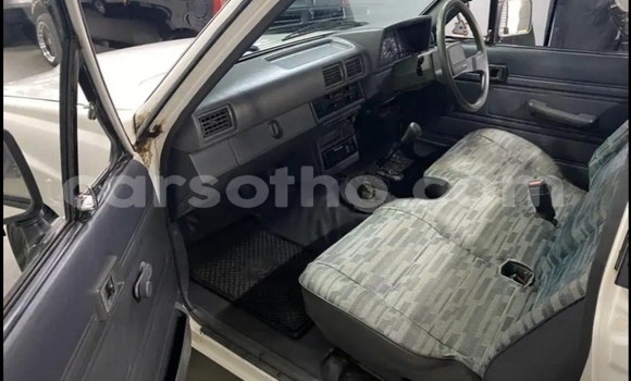 Sayi Na hannu Toyota Hilux White Mota in Maseru a Maseru Sayi Na hannu Toyota Hilux White Mota in Maseru a Maseru