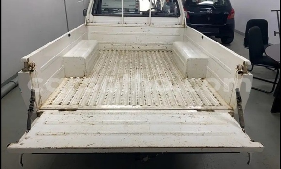 Sayi Na hannu Toyota Hilux White Mota in Maseru a Maseru Sayi Na hannu Toyota Hilux White Mota in Maseru a Maseru