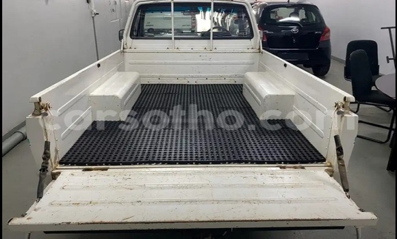 Sayi Na hannu Toyota Hilux White Mota in Maseru a Maseru Sayi Na hannu Toyota Hilux White Mota in Maseru a Maseru