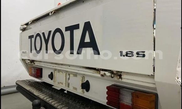 Sayi Na hannu Toyota Hilux White Mota in Maseru a Maseru Sayi Na hannu Toyota Hilux White Mota in Maseru a Maseru
