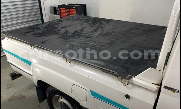 Sayi Na hannu Toyota Hilux White Mota in Maseru a Maseru Sayi Na hannu Toyota Hilux White Mota in Maseru a Maseru