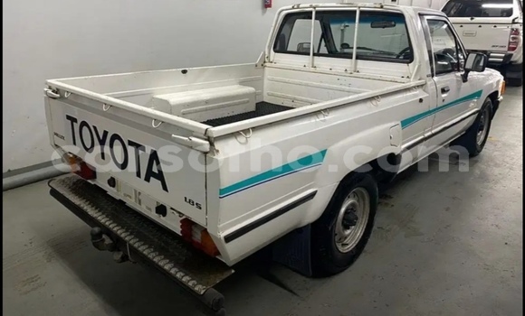 Sayi Na hannu Toyota Hilux White Mota in Maseru a Maseru Sayi Na hannu Toyota Hilux White Mota in Maseru a Maseru