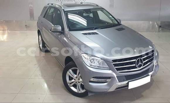 Acheter Occasion Voiture Mercedes-Benz ML–Class Gris à Hlotse, Leribe Acheter Occasion Voiture Mercedes-Benz ML–Class Gris à Hlotse, Leribe