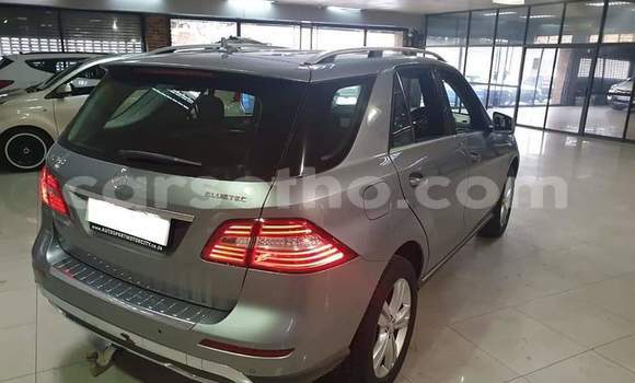 Acheter Occasion Voiture Mercedes-Benz ML–Class Gris à Hlotse, Leribe Acheter Occasion Voiture Mercedes-Benz ML–Class Gris à Hlotse, Leribe