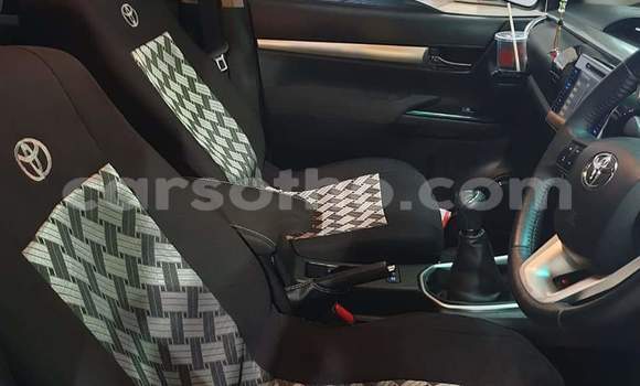 اشتري مستعمل Toyota Hilux Silver سيارة في Hlotse في Leribe اشتري مستعمل Toyota Hilux Silver سيارة في Hlotse في Leribe