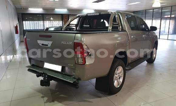 اشتري مستعمل Toyota Hilux Silver سيارة في Hlotse في Leribe اشتري مستعمل Toyota Hilux Silver سيارة في Hlotse في Leribe