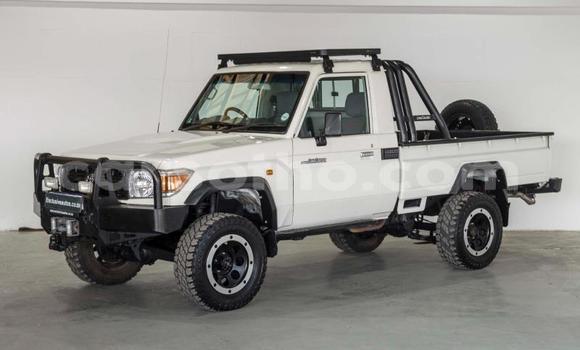 Buy Used Toyota Land Cruiser White Car in Maseru in Maseru Buy Used Toyota Land Cruiser White Car in Maseru in Maseru
