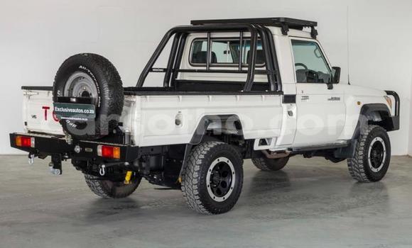 Buy Used Toyota Land Cruiser White Car in Maseru in Maseru Buy Used Toyota Land Cruiser White Car in Maseru in Maseru