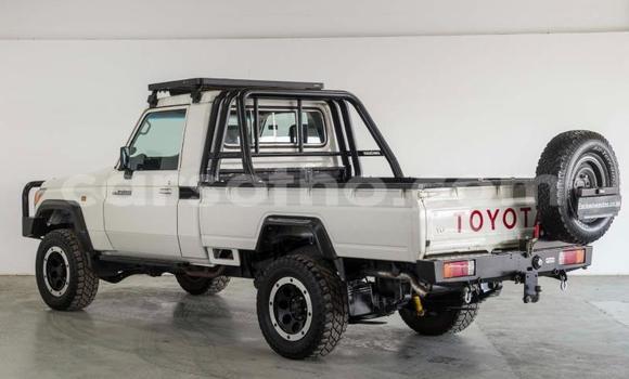 Buy Used Toyota Land Cruiser White Car in Maseru in Maseru Buy Used Toyota Land Cruiser White Car in Maseru in Maseru