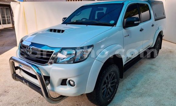 Buy Used Toyota Hilux White Car in Maputsoe in Leribe Buy Used Toyota Hilux White Car in Maputsoe in Leribe