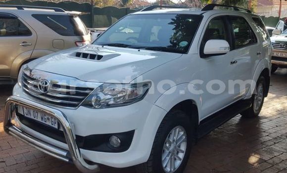 Buy Used Toyota Fortuner White Car in Maseru in Maseru Buy Used Toyota Fortuner White Car in Maseru in Maseru