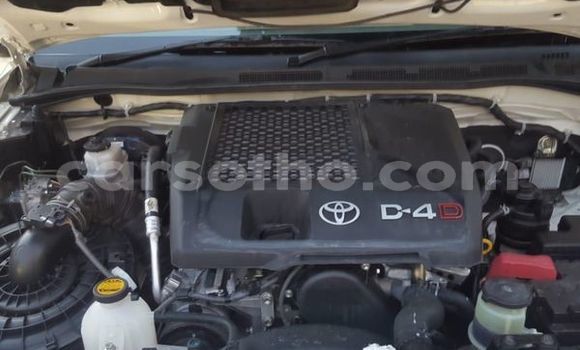 Buy Used Toyota Fortuner White Car in Maseru in Maseru Buy Used Toyota Fortuner White Car in Maseru in Maseru