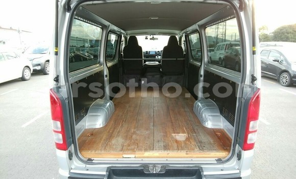 Acheter Occasion Voiture Toyota Hiace Gris à Thaba–Tseka, Mafeteng Acheter Occasion Voiture Toyota Hiace Gris à Thaba–Tseka, Mafeteng