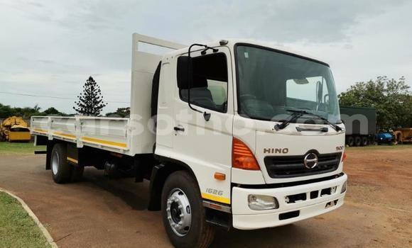Sayi Na hannu Hino 300 Series White Babbar mota in Maseru a Maseru Sayi Na hannu Hino 300 Series White Babbar mota in Maseru a Maseru