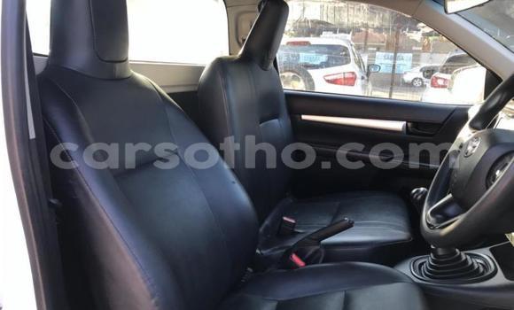Sayi Na hannu Toyota Hilux White Mota in Maputsoe a Leribe Sayi Na hannu Toyota Hilux White Mota in Maputsoe a Leribe