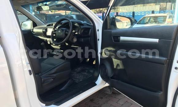 Sayi Na hannu Toyota Hilux White Mota in Maputsoe a Leribe Sayi Na hannu Toyota Hilux White Mota in Maputsoe a Leribe