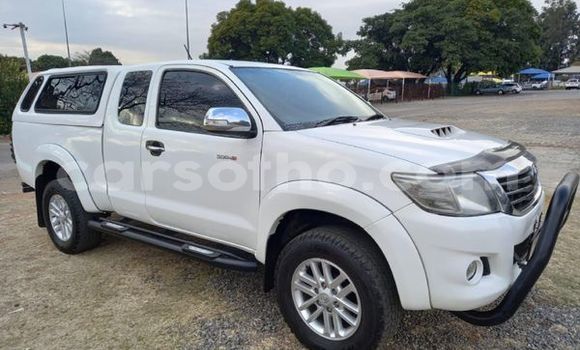 Sayi Na hannu Toyota Hilux White Mota in Maseru a Maseru Sayi Na hannu Toyota Hilux White Mota in Maseru a Maseru