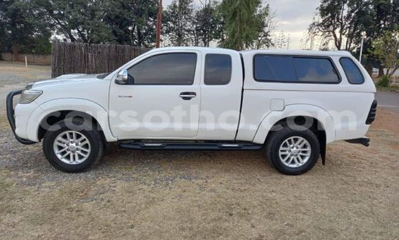 Sayi Na hannu Toyota Hilux White Mota in Maseru a Maseru Sayi Na hannu Toyota Hilux White Mota in Maseru a Maseru