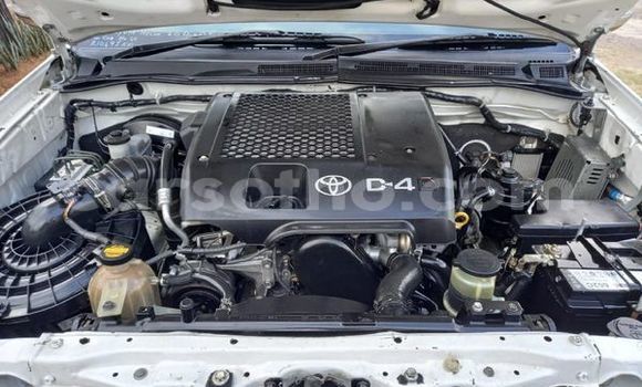 Sayi Na hannu Toyota Hilux White Mota in Maseru a Maseru Sayi Na hannu Toyota Hilux White Mota in Maseru a Maseru